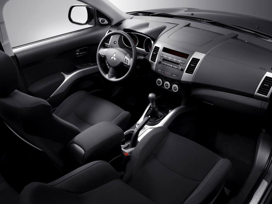  Mitsubishi Outlander 2009 года  (US) (фото 22 из 41)